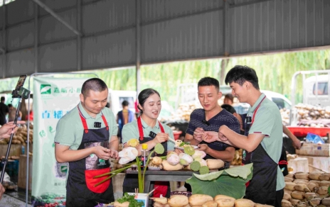 做好“雙服務(wù)”：嘉昕小廚房開播，本期主角---蓮藕