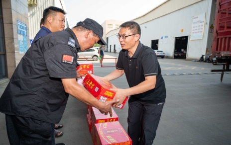 戰(zhàn)高溫、保供應(yīng)，嘉興市財(cái)貿(mào)工會(huì)主席陳云建慰問(wèn)我司基層員工